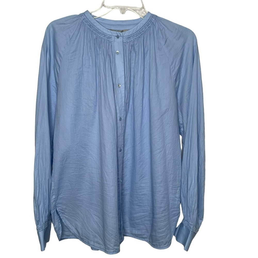 🙏🏻SOLD  Vince Sz M 100% Cotton Light Blue Button Down Blouse Luxe Details